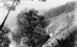 Railway retaining wall 