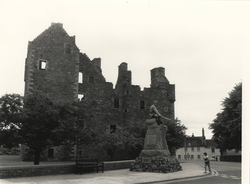  McLellan's castle and war memorial 