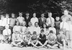 Woodside School - class photograph 